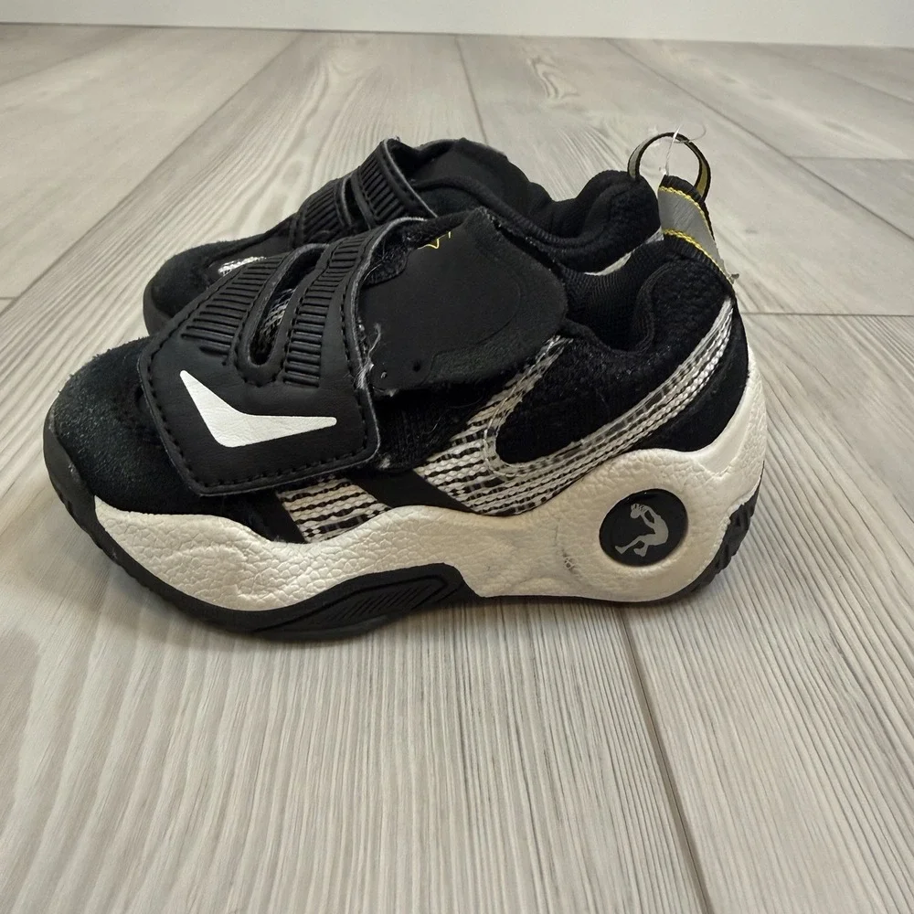 SHAQ‎ Raq Basketball Shoes Sneaker Black White Boys 6 Low Hook/Loop